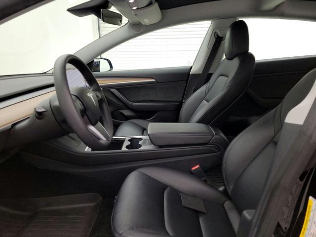 Photo of 2021 Black Tesla Model 3