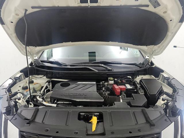 Photo of 2022 White Nissan Rogue