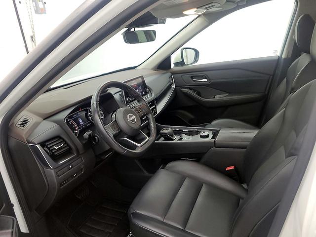 Photo of 2022 White Nissan Rogue