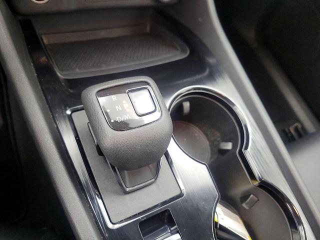 Photo of 2022 White Nissan Rogue