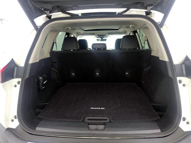 Photo of 2022 White Nissan Rogue