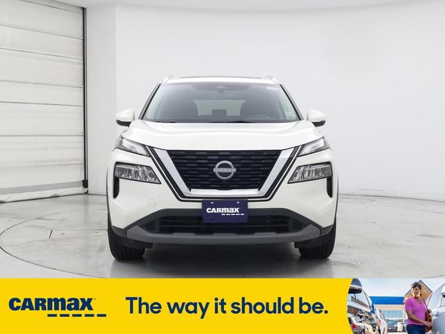 Photo of 2022 White Nissan Rogue