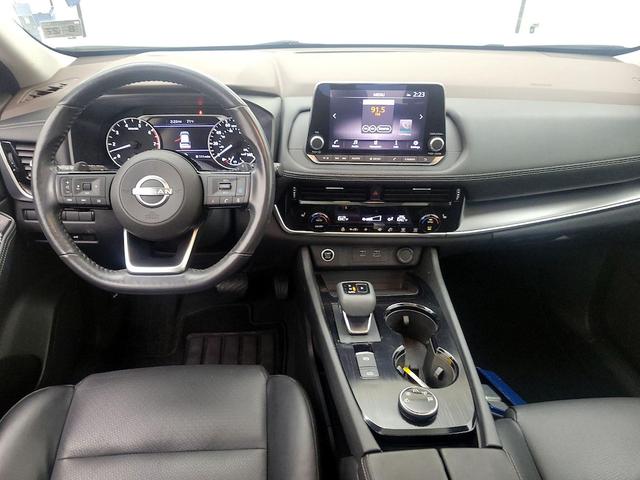 Photo of 2022 White Nissan Rogue