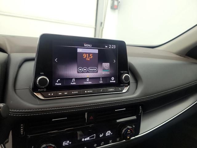 Photo of 2022 White Nissan Rogue