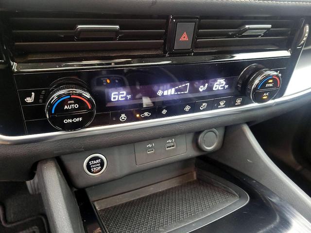 Photo of 2022 White Nissan Rogue
