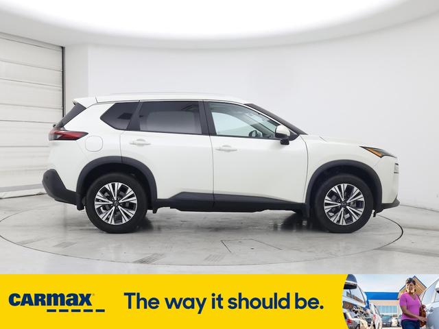 Photo of 2022 White Nissan Rogue
