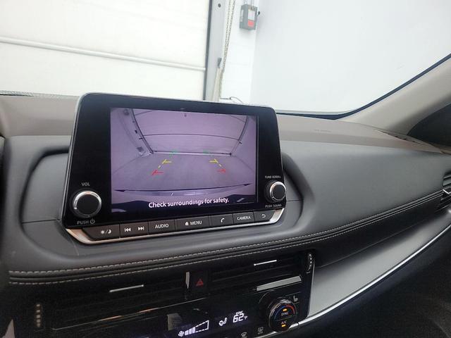 Photo of 2022 White Nissan Rogue