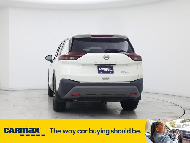 Photo of 2022 White Nissan Rogue
