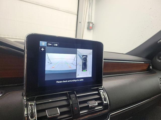 Photo of 2019 Blue Lincoln Navigator