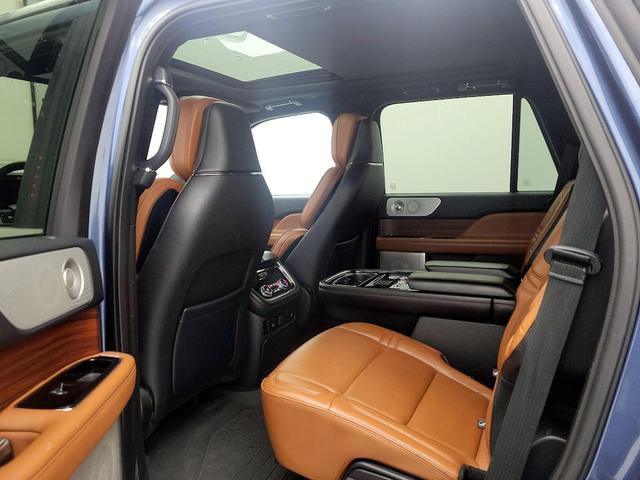 Photo of 2019 Blue Lincoln Navigator