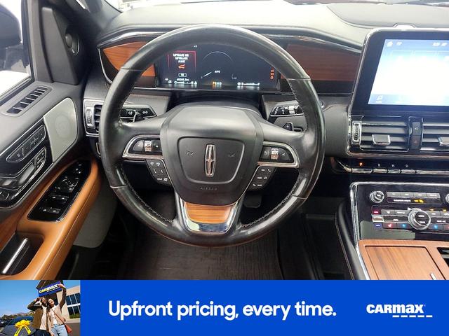 Photo of 2019 Blue Lincoln Navigator