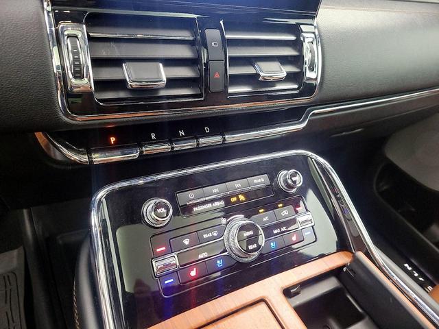 Photo of 2019 Blue Lincoln Navigator
