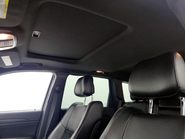 Photo of 2015 Gray Jeep Grand Cherokee