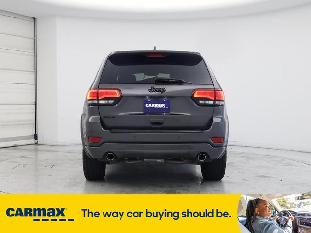 Photo of 2015 Gray Jeep Grand Cherokee