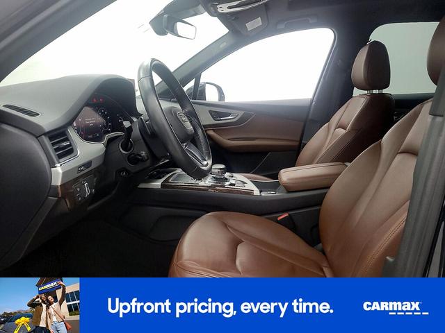 Photo of 2019 Black Audi Q7