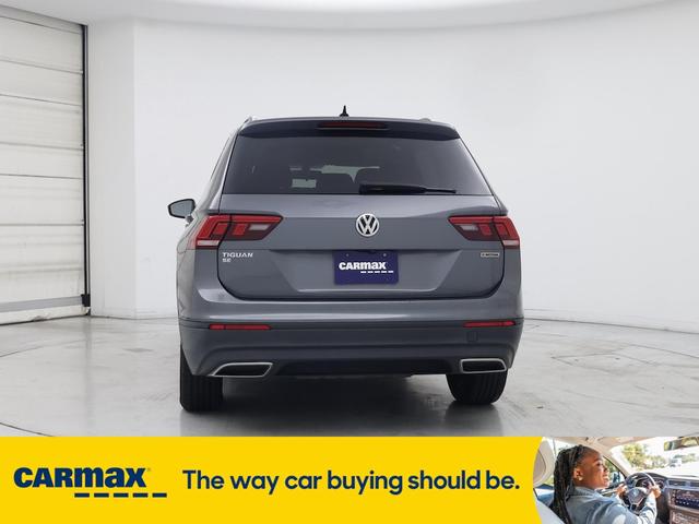 Photo of 2019 Gray Volkswagen Tiguan