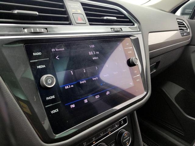 Photo of 2019 Gray Volkswagen Tiguan