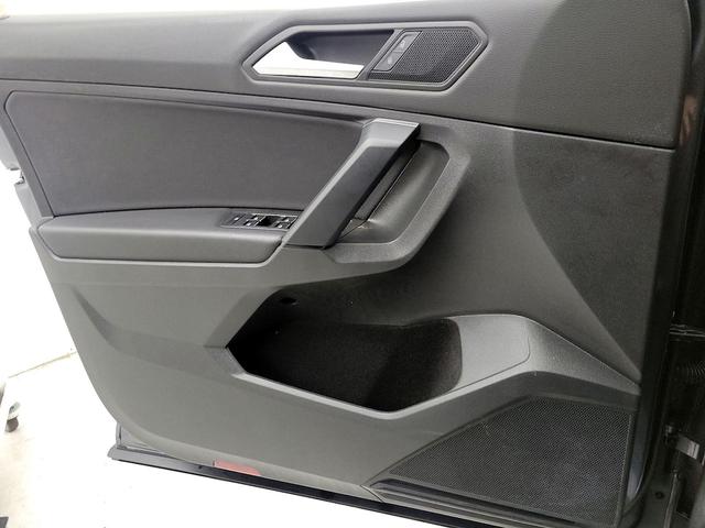 Photo of 2019 Gray Volkswagen Tiguan