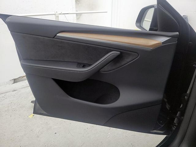 Photo of 2024 Black Tesla Model Y