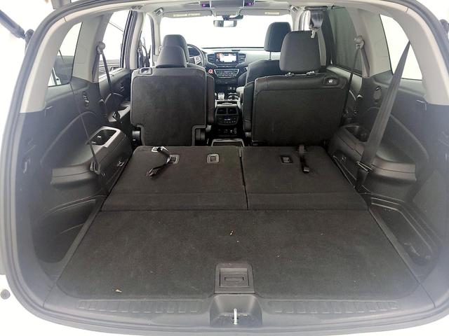 Photo of 2022 White Honda Pilot