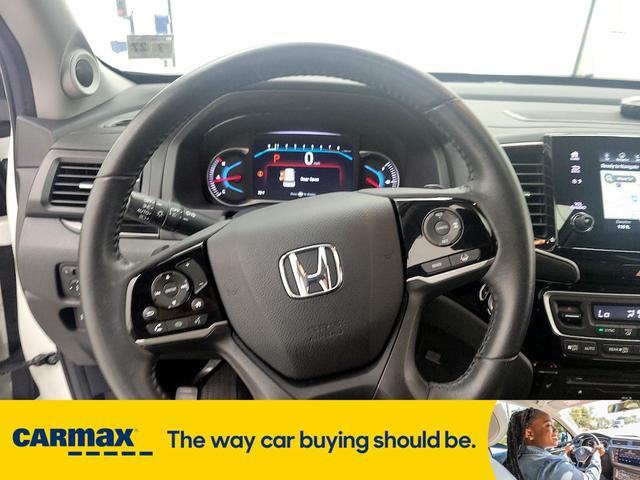 Photo of 2022 White Honda Pilot