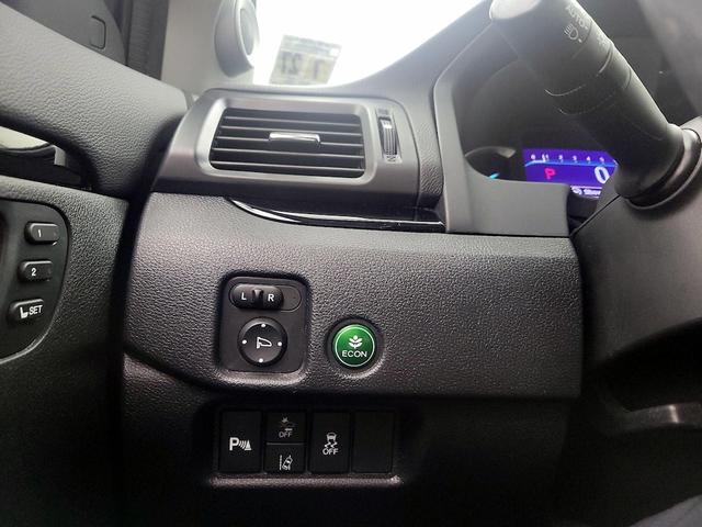 Photo of 2022 White Honda Pilot