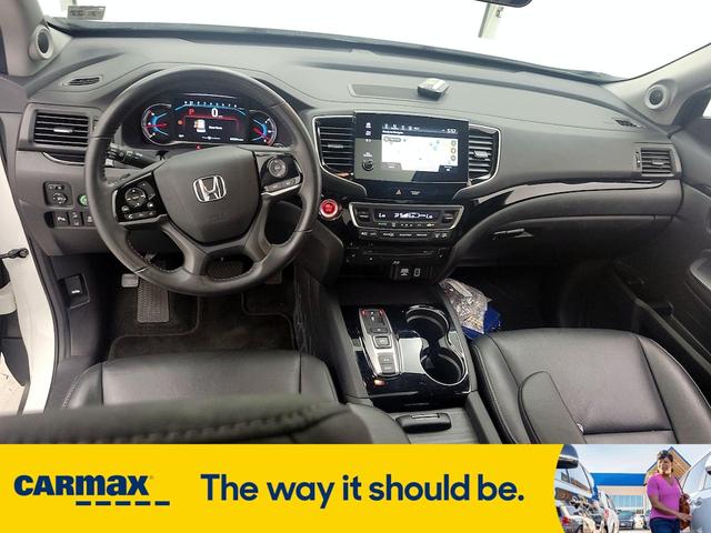 Photo of 2022 White Honda Pilot