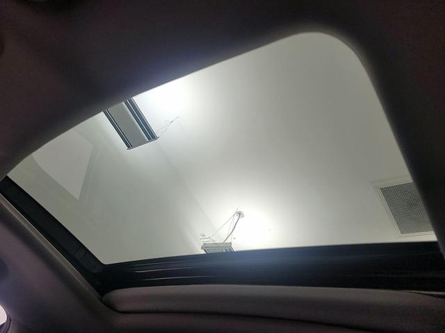 Photo of 2022 White Honda Pilot