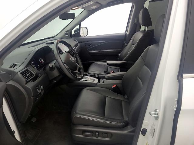 Photo of 2022 White Honda Pilot