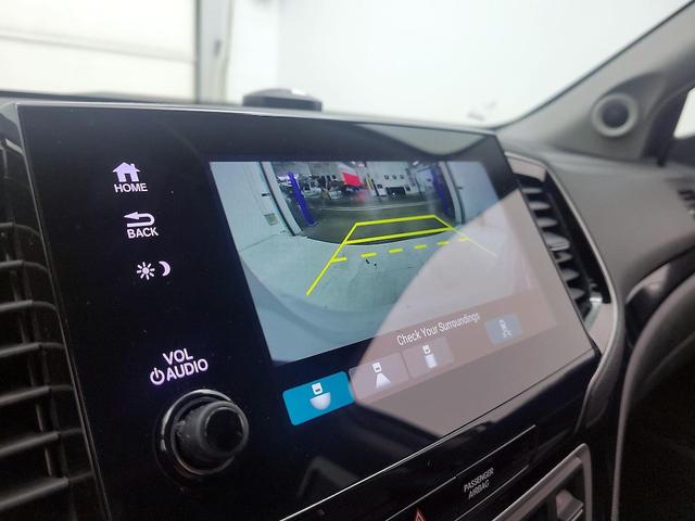 Photo of 2022 White Honda Pilot