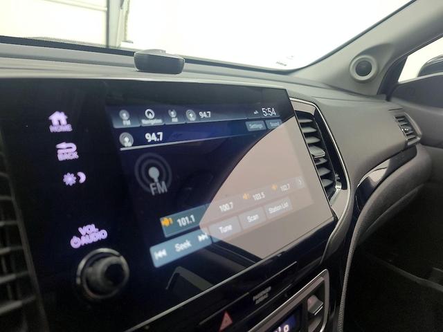 Photo of 2022 White Honda Pilot