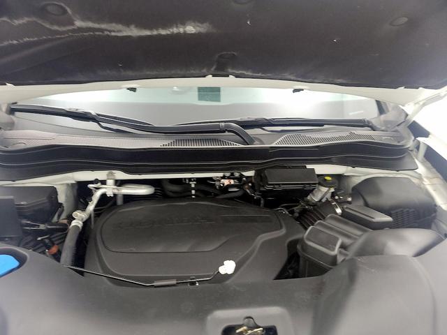 Photo of 2022 White Honda Pilot