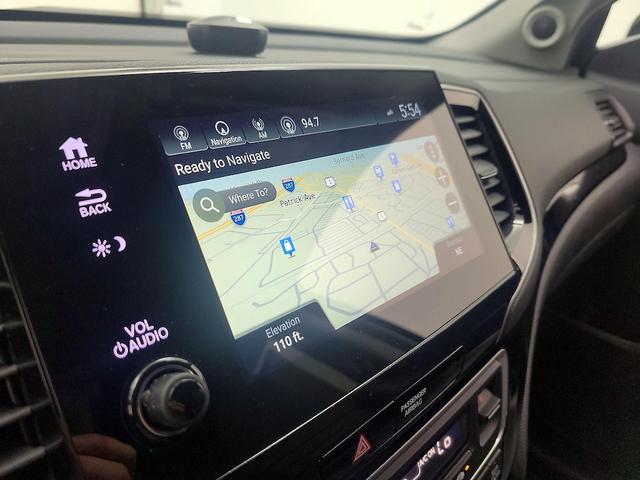 Photo of 2022 White Honda Pilot