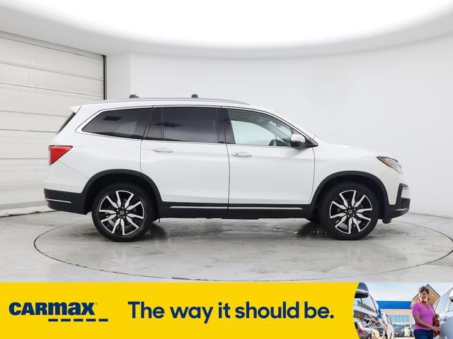 Photo of 2022 White Honda Pilot