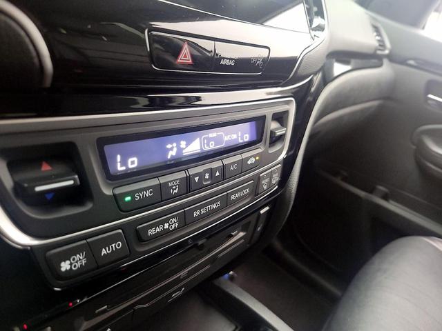 Photo of 2022 White Honda Pilot