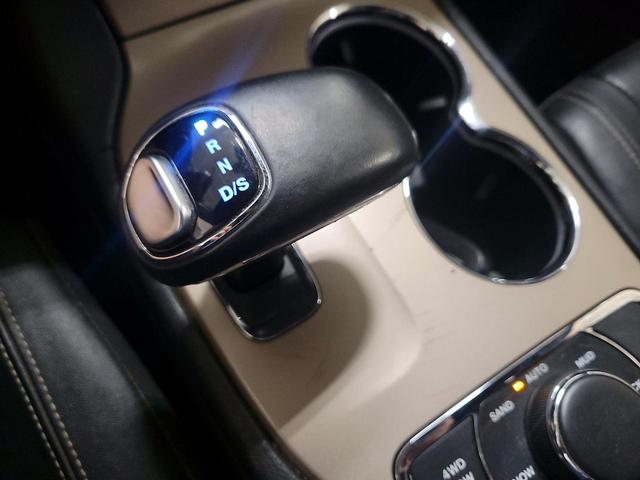 Photo of 2015 White Jeep Grand Cherokee