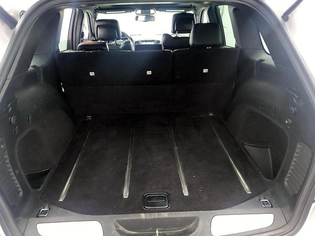 Photo of 2015 White Jeep Grand Cherokee