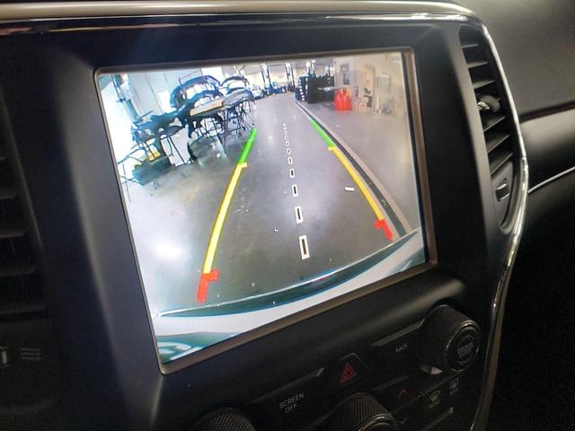 Photo of 2015 White Jeep Grand Cherokee
