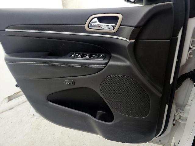 Photo of 2015 White Jeep Grand Cherokee