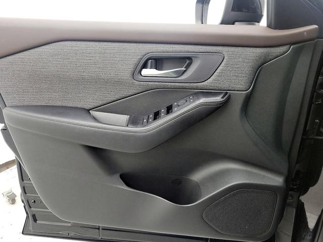 Photo of 2022 Black Nissan Rogue