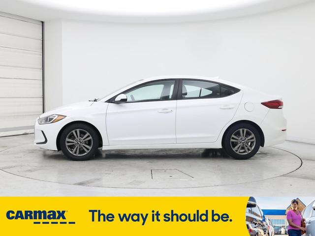 Photo of 2018 White Hyundai ELANTRA