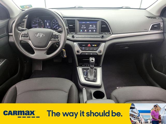 Photo of 2018 White Hyundai ELANTRA