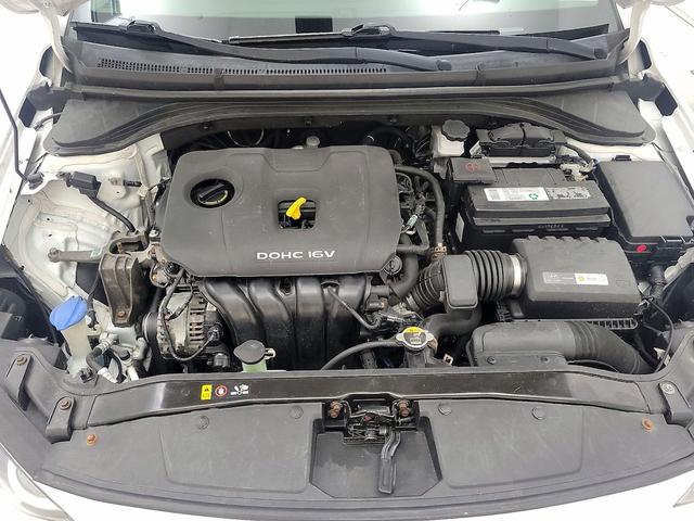 Photo of 2018 White Hyundai ELANTRA