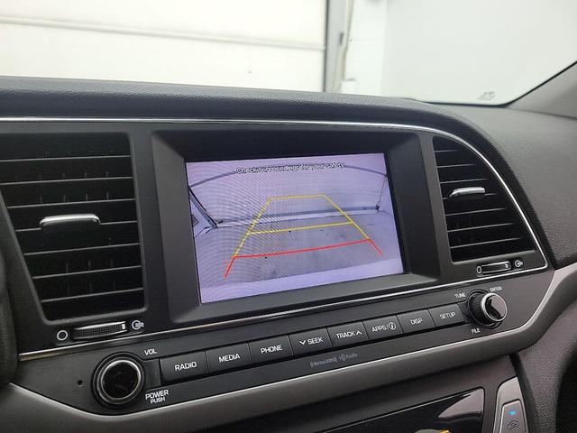 Photo of 2018 White Hyundai ELANTRA