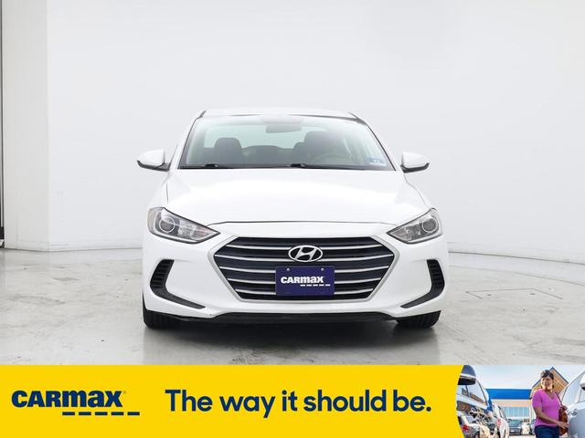 Photo of 2018 White Hyundai ELANTRA