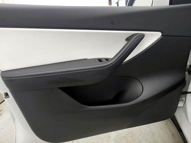 Photo of 2021 White Tesla Model Y
