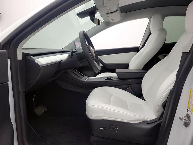 Photo of 2021 White Tesla Model Y