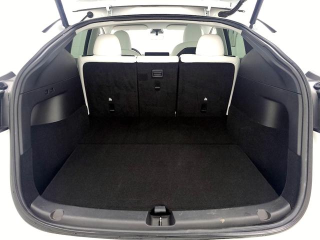 Photo of 2021 White Tesla Model Y