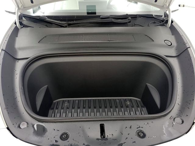 Photo of 2021 White Tesla Model Y