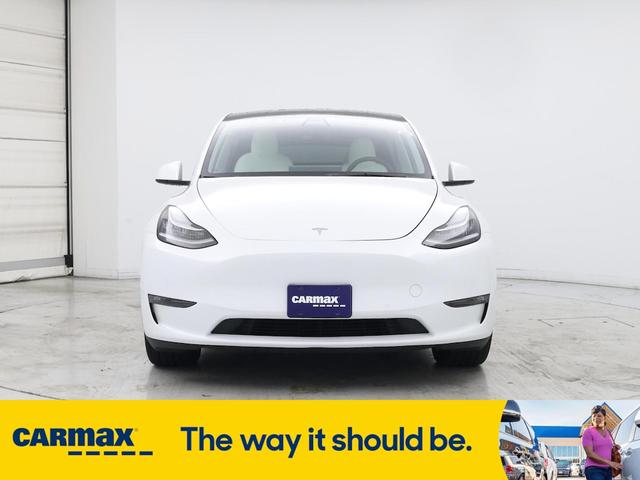 Photo of 2021 White Tesla Model Y